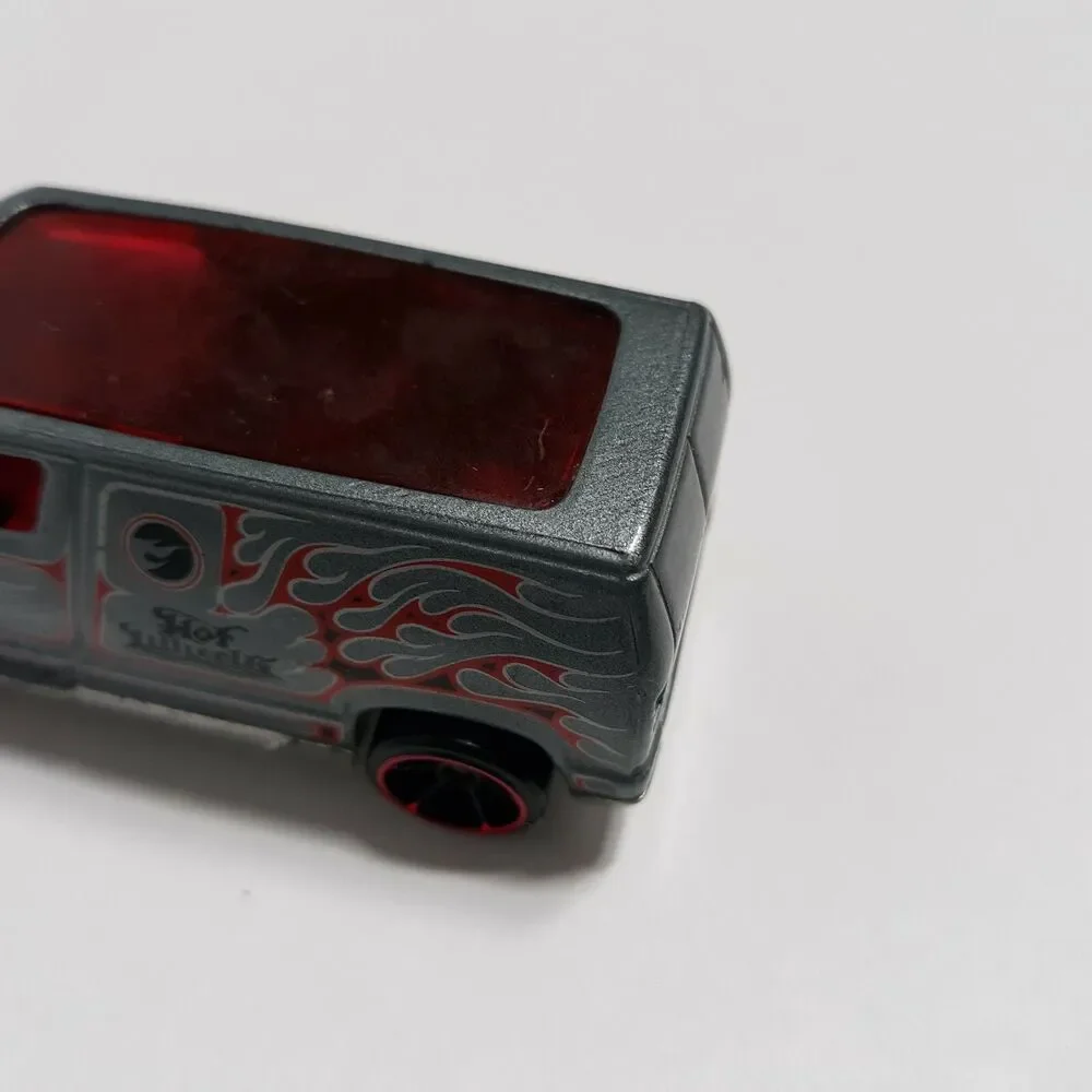 HOT WHEELS CUSTOM '77 DODGE VAN Mattel Die-Cast 2007 Silver with red flames